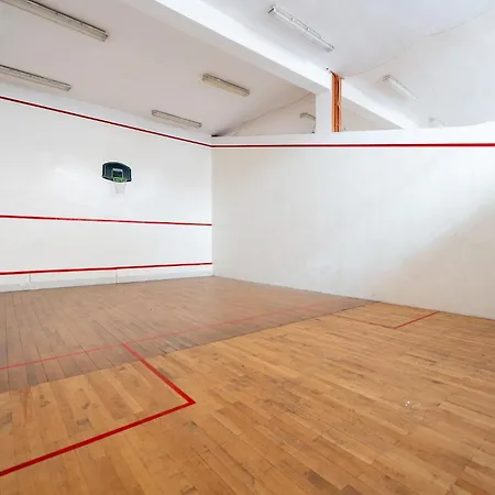 Benny Fanabe - 2 Bed And Loft Apartment, Ac, Pool & Parking